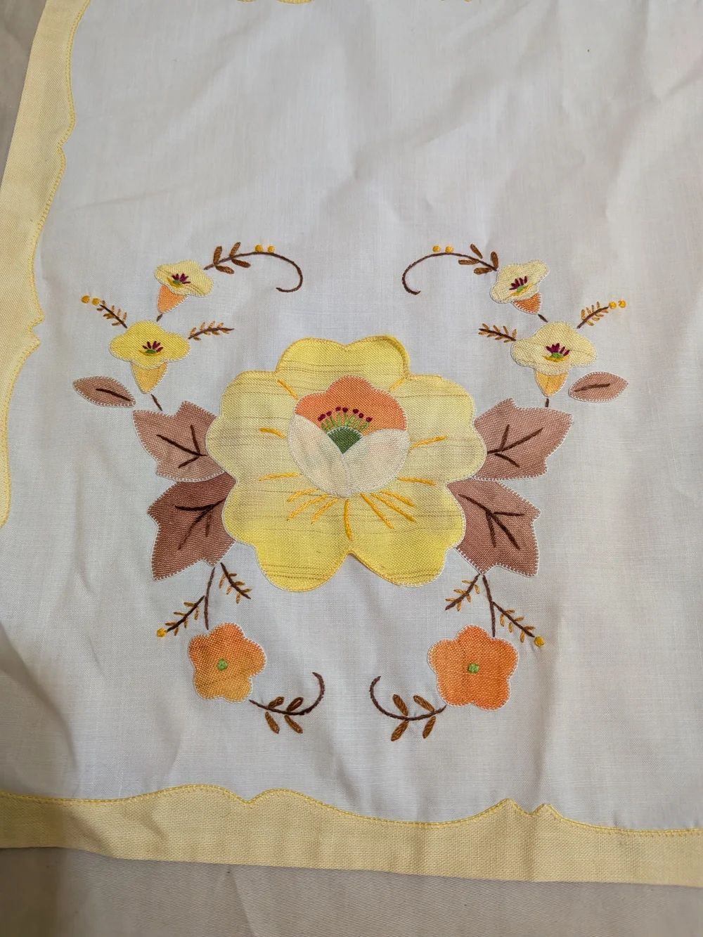 Vintage Embroidered Linen Placemat & Napkin Set 4pc Floral Cottagecore